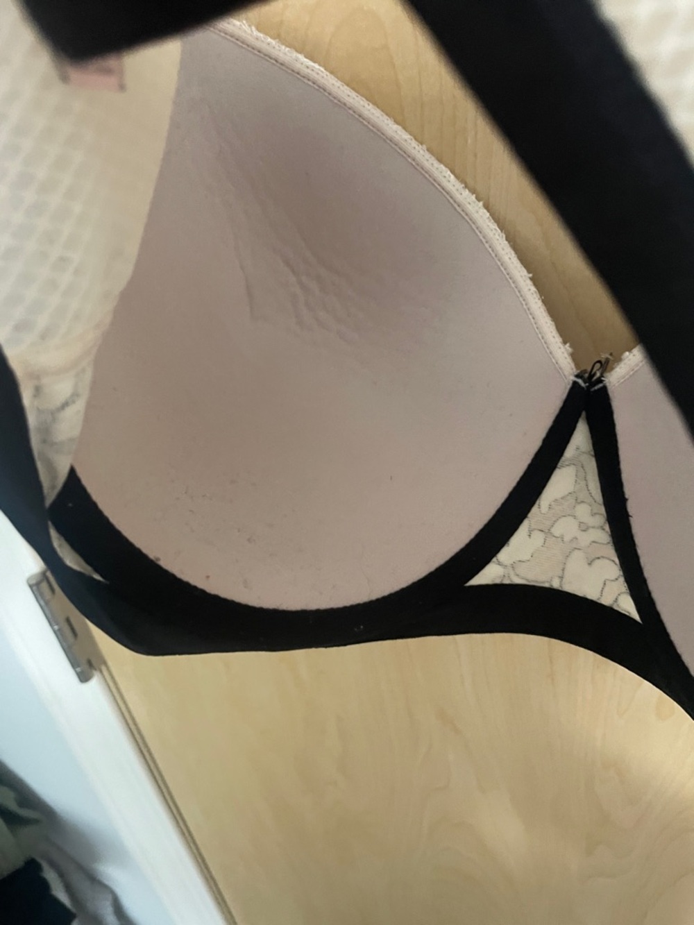 Victoria’s Secret Dream Angels Lightly Padded Demi Bra - Cream & Black 38DDD - Picture 10 of 10